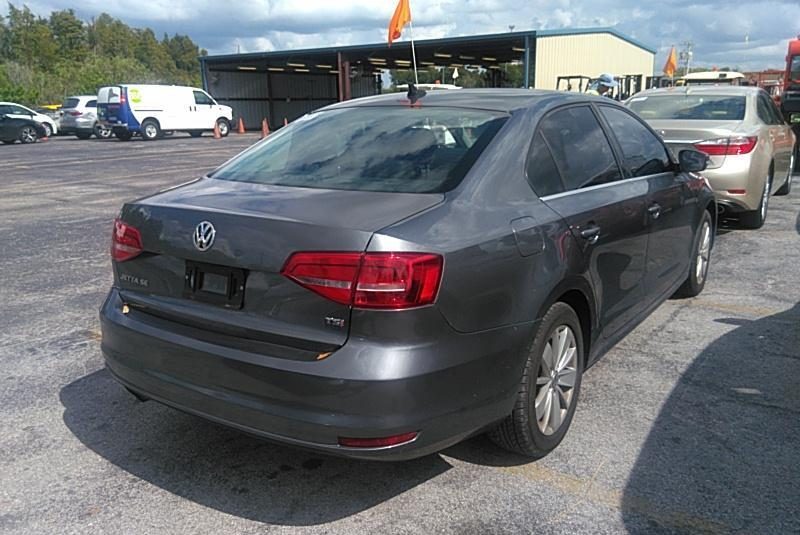 2015 Volkswagen JETTA SE W/CONNE