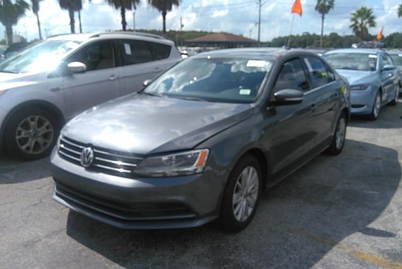 2015 Volkswagen JETTA SE W/CONNE