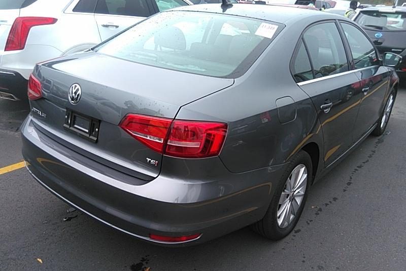 2015 Volkswagen JETTA SE W/CONNE